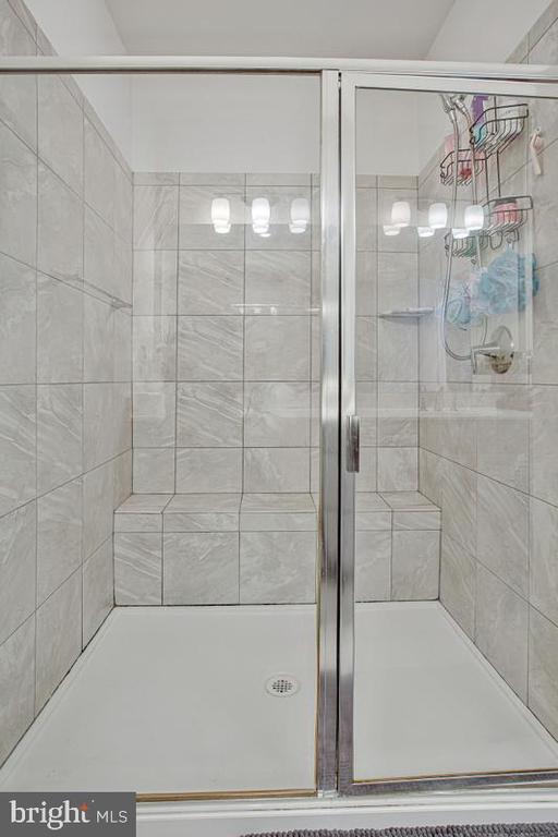 Building Photo - 9724 Glassy Creek Way