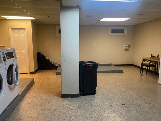 Building Photo - Lovely 2 BR/1 BA Condo in Columbia Heights!