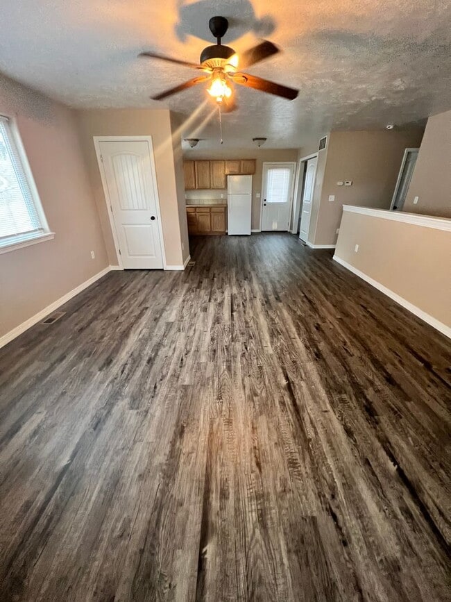 Building Photo - "Beautiful 4 Bedroom House For Rent" - Not furnished