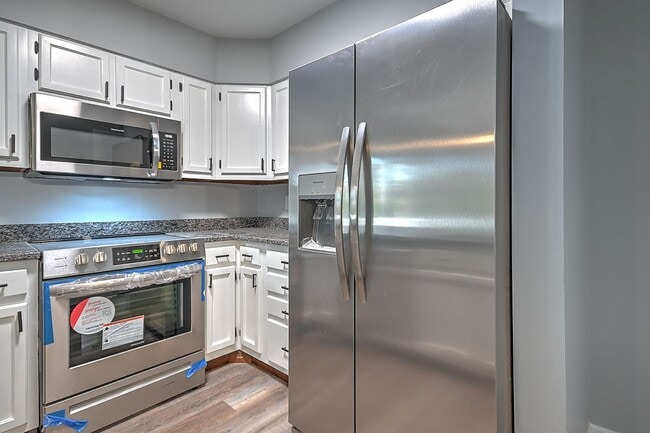 Building Photo - 254 Wildwood Dr