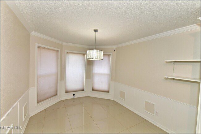 Building Photo - 529 Castlerock Ln