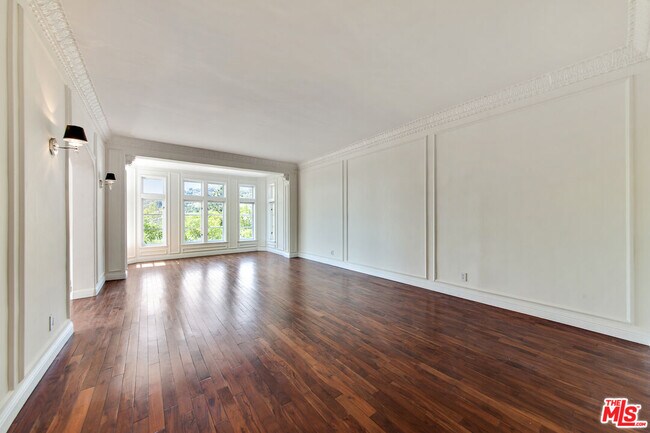 Building Photo - 1360 N Crescent Heights Blvd