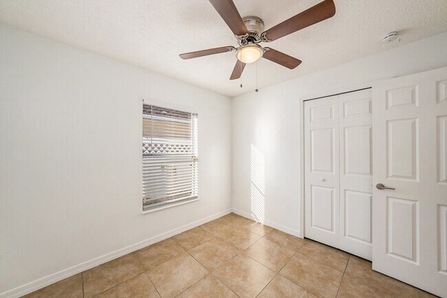 Building Photo - 1020 Brenton Leaf Dr