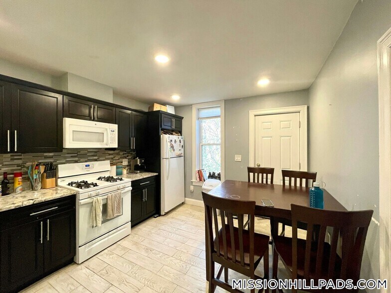 Building Photo - 15 Sewall St