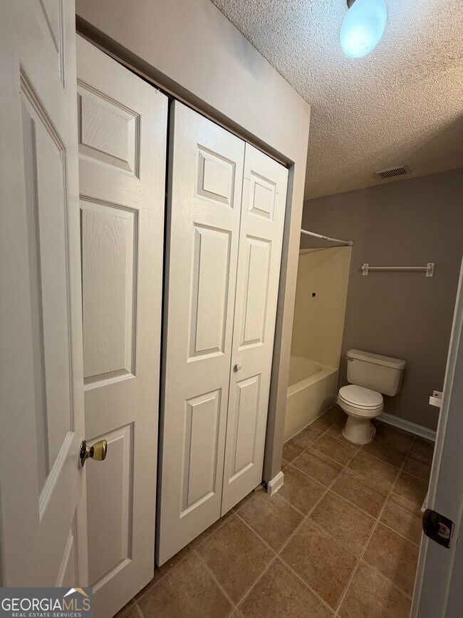 Building Photo - 409 Baltic Ct