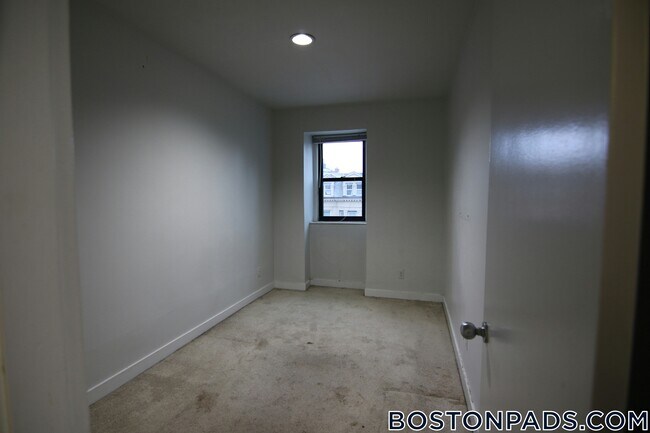 Building Photo - 548 Columbus Ave