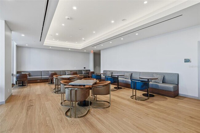 Building Photo - 400 Central Ave