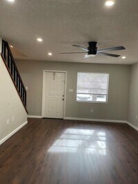 Building Photo - 2017 Oleander Blvd