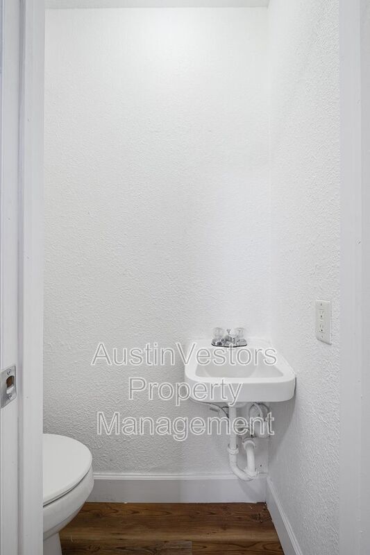 Building Photo - 2217 Mission Hill Dr