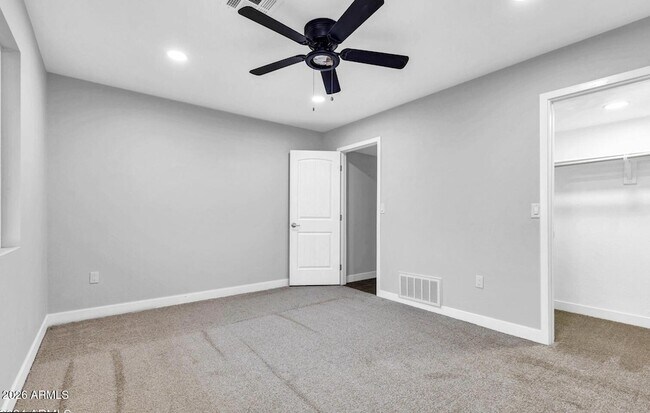 Building Photo - 10602 W Cumberland Dr