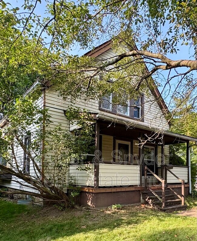 Building Photo - 605 Sackett Ave