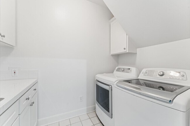 Building Photo - 2222 Nantucket Dr