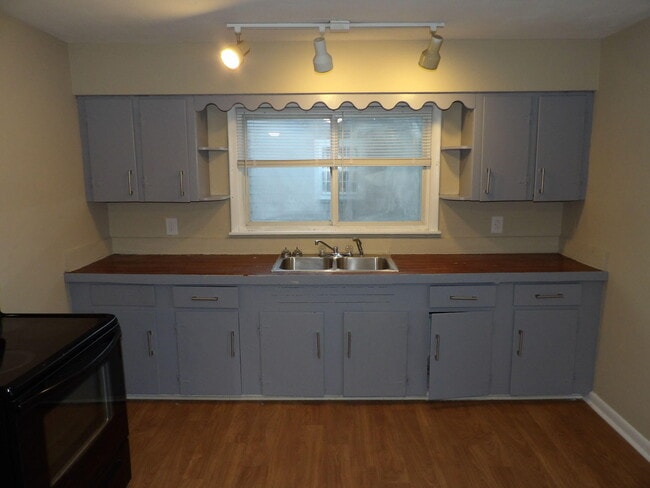 Building Photo - 146 Allnutt Dr