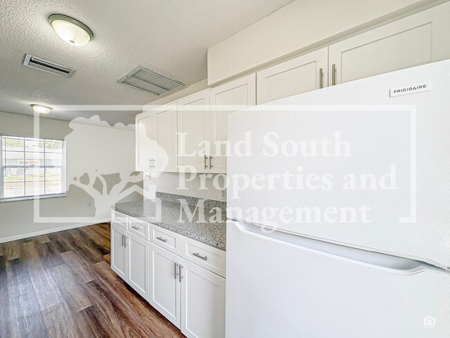 Building Photo - 420 Allamanda Dr