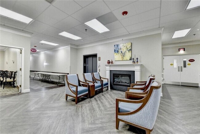 Building Photo - 300 Johnson Ferry Rd