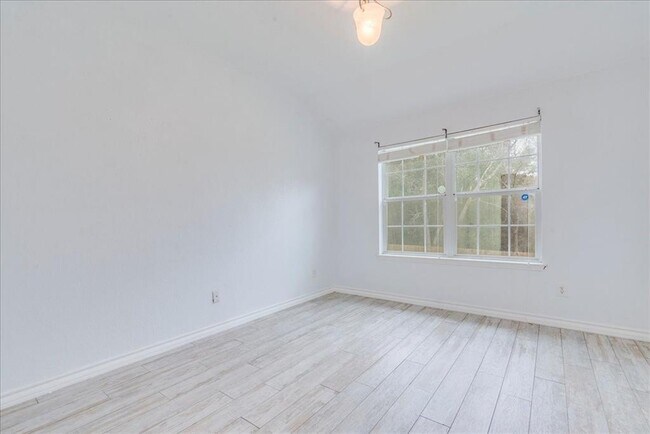 Building Photo - 7805 Huddleston Ln