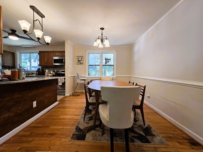 Building Photo - Traditional brick ranch in highly desirable West End of Henrico County