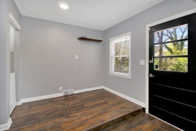 Building Photo - 3 bedroom 2 bath home in a great area filled with tons of extras you will LOVE!