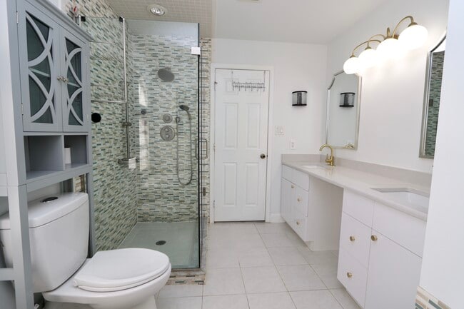 Building Photo - 2969 Columbia Dr