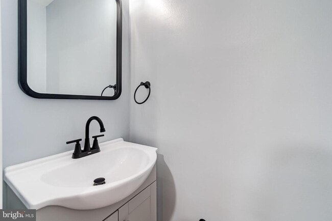 Building Photo - 1902 Good Hope Ct SE