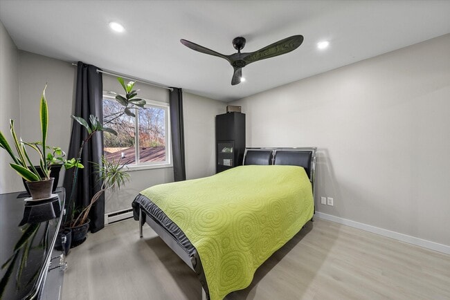 Building Photo - N20W5343 Pierce Ct