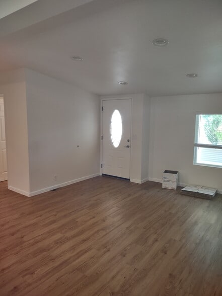 Building Photo - 512 De Soto Dr