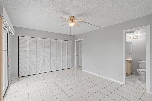 Building Photo - 555 Fanshaw N