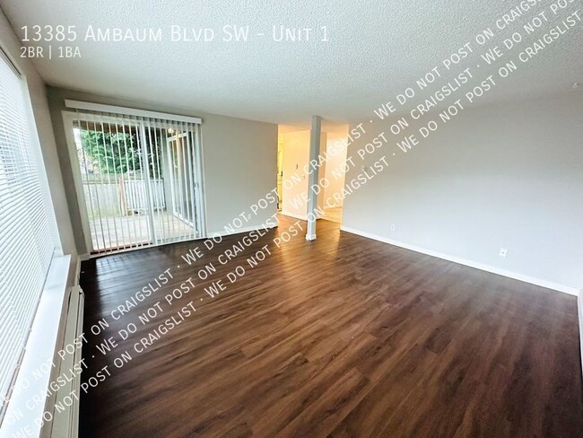 Building Photo - Burien - Updated 2 Bedroom / 1 Bath