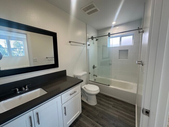 Master Bedroom Bathroom - 2849 S West View St