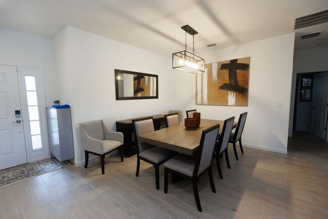 Building Photo - 4 Bedroom 2 Bath home for rent with beauti...