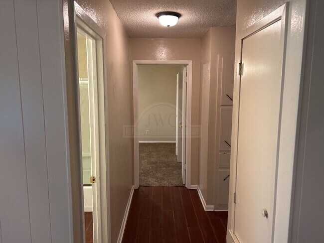 Building Photo - 1013 Kathey Dr