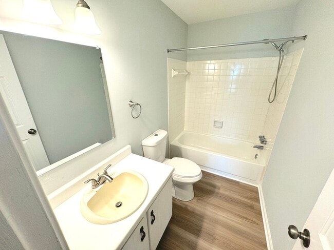 Building Photo - 2 bed 3 bath home in Virginia Beach