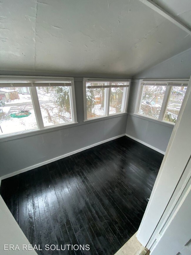 Building Photo - 3 br, 1 bath House - 151 S. Burgess Ave.