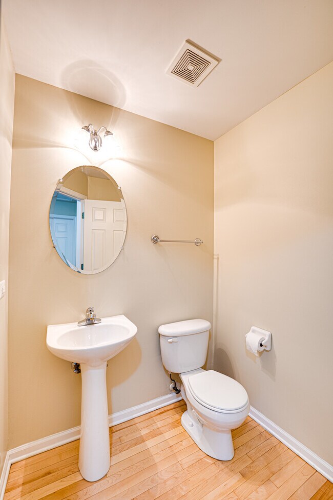 Building Photo - 3147 Saganashkee Ln