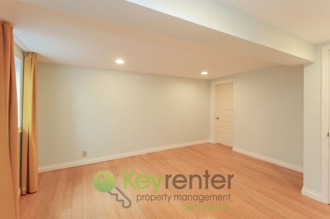 Building Photo - Stylish 4 Bedroom Steps from Shops, Cafes, and Parks