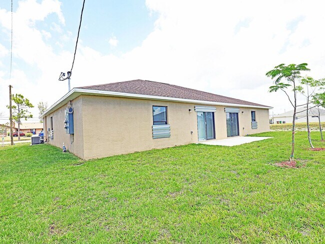 Building Photo - Cape Coral 828