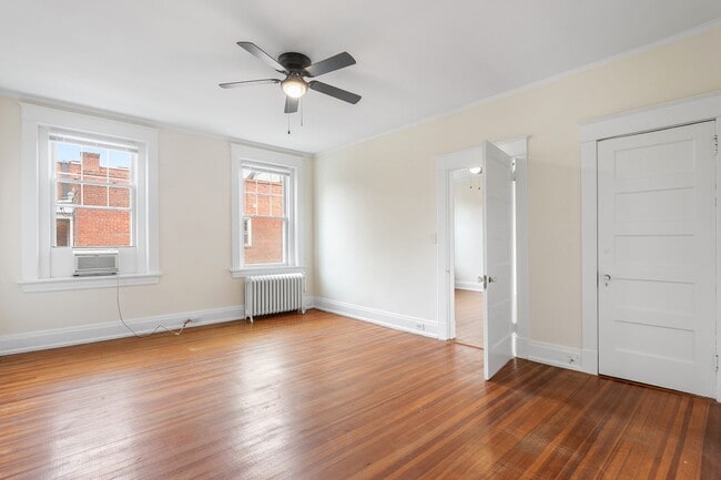 Building Photo - SPACIOUS 3 BEDROOM MUSEUM DISTRICT APARTMENT
