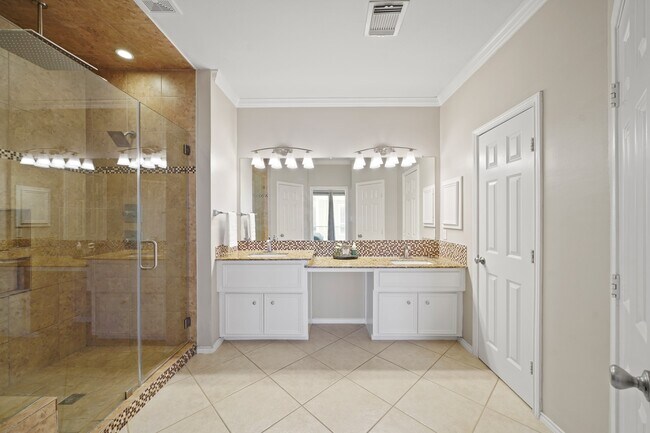 Building Photo - 1413 W 26th St