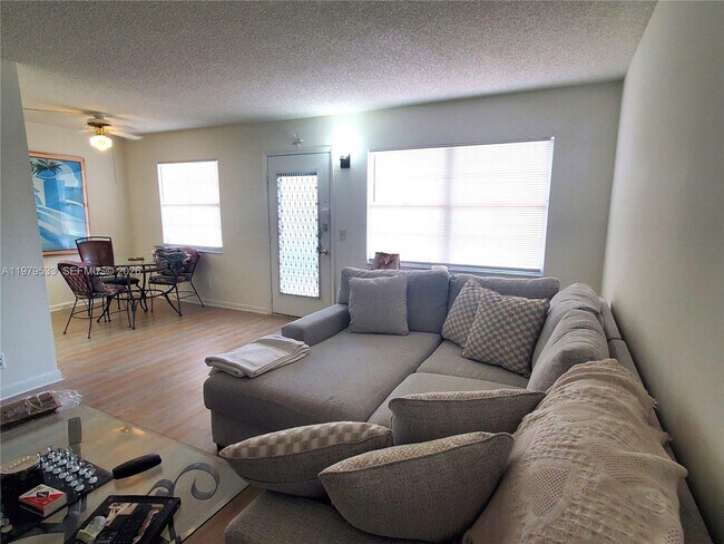 Building Photo - 800 SW 131st Ave