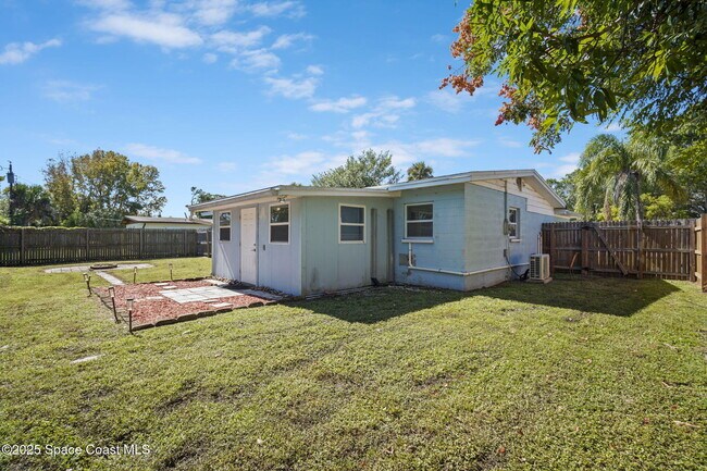 Building Photo - 818 Hampton Way