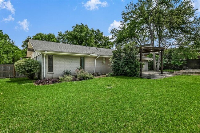 Building Photo - 306 Briarwood Trail