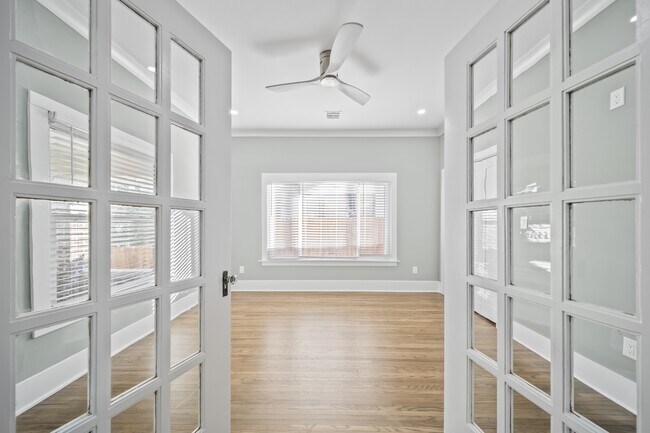 Building Photo - 546 N Santa Fe Ave