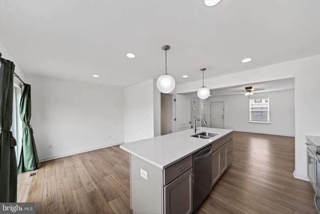 Building Photo - 18 Needle Ct