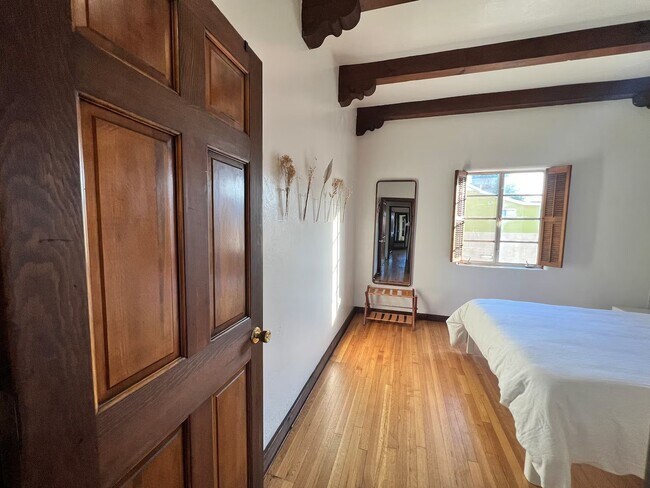 Building Photo - Historic Barrio Home Downtown Tucson