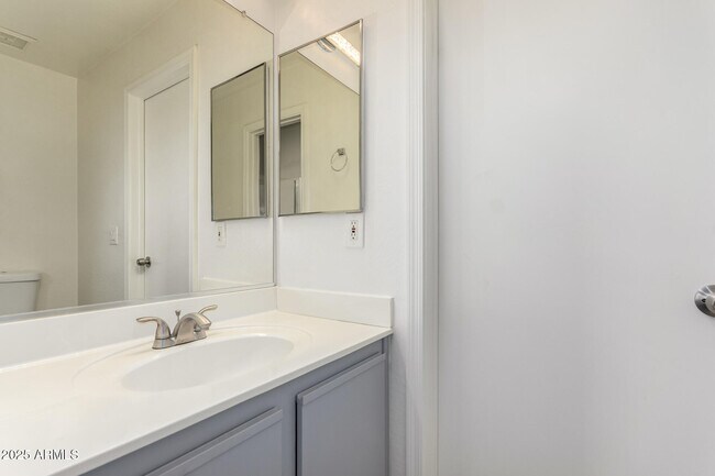 Building Photo - 11529 W Paradise Dr
