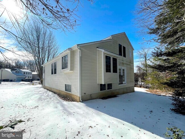 Building Photo - 45586 Curley Ct