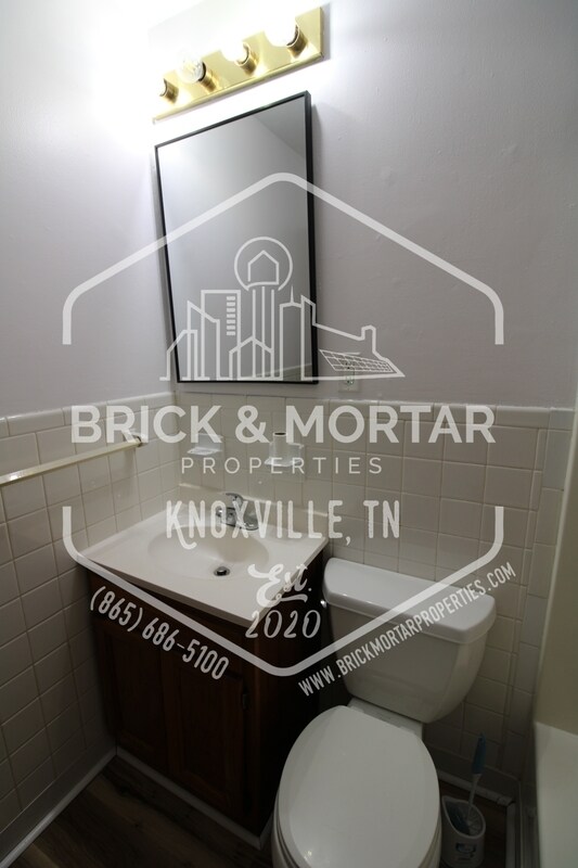 Building Photo - 2409 Holbrook Dr