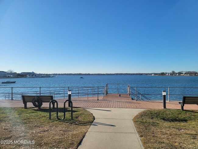 Building Photo - 19 Oak Terrace