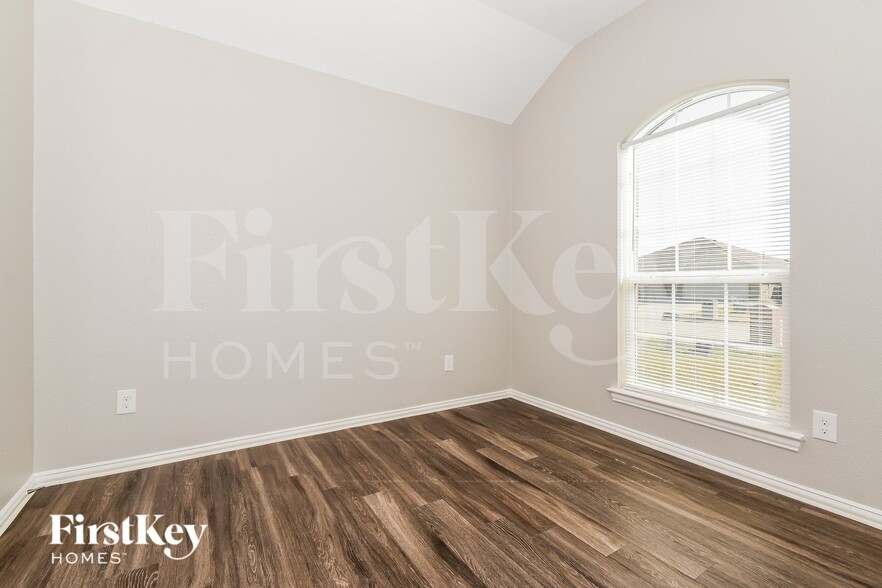 Building Photo - 1821 Ridgecrest Dr