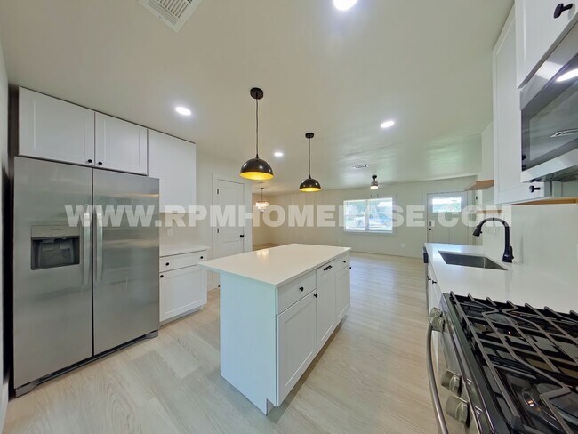 Building Photo - 506 Forrest Ct